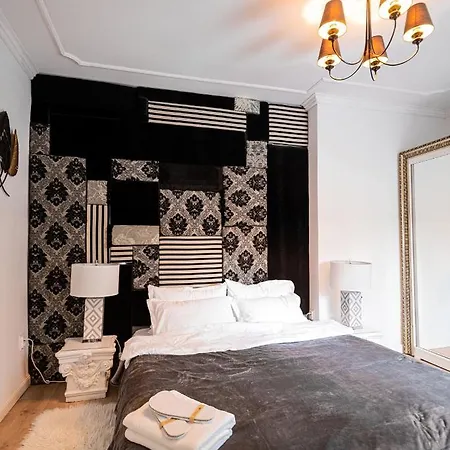 The Artist - Ultracentral Designer Apartment *