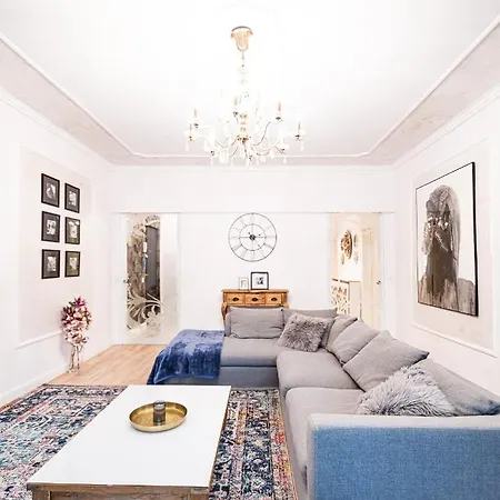 The Artist - Ultracentral Designer Apartment *