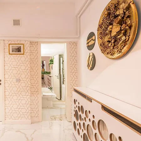 The Artist - Ultracentral Designer Apartment *