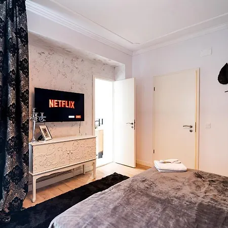 The Artist - Ultracentral Designer Apartment *